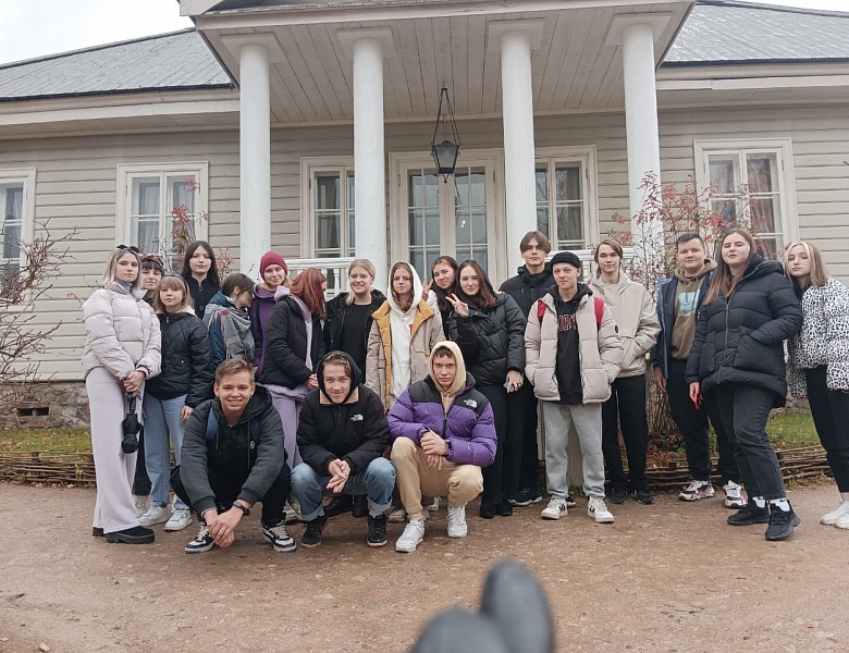 "Под вашу сень, Михайловское рощи... "