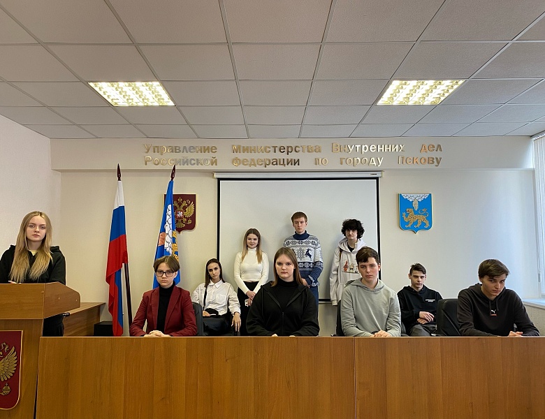 Экскурсия в Комнату истории псковской полиции
