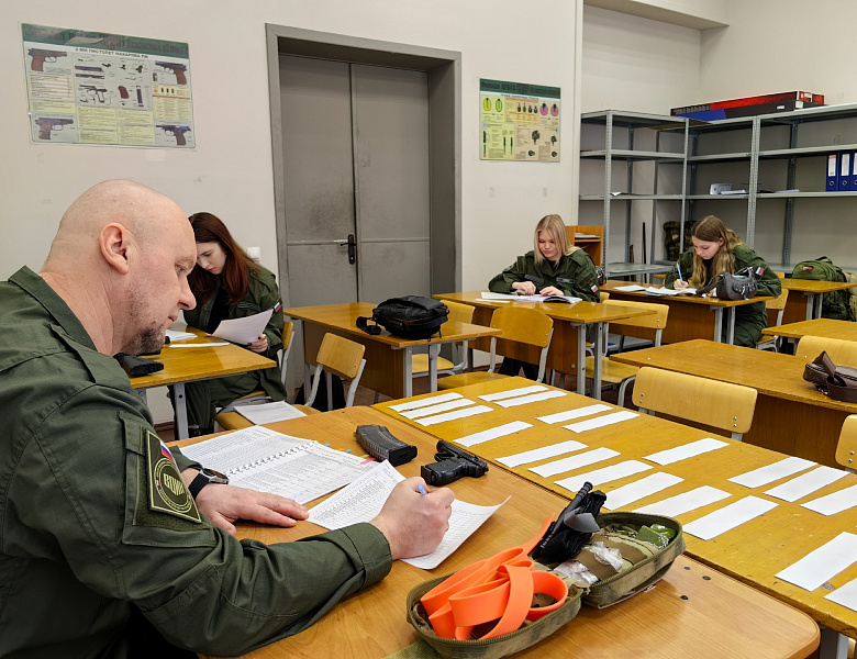 Третий поток первокурсников обучился в центре "Воин"