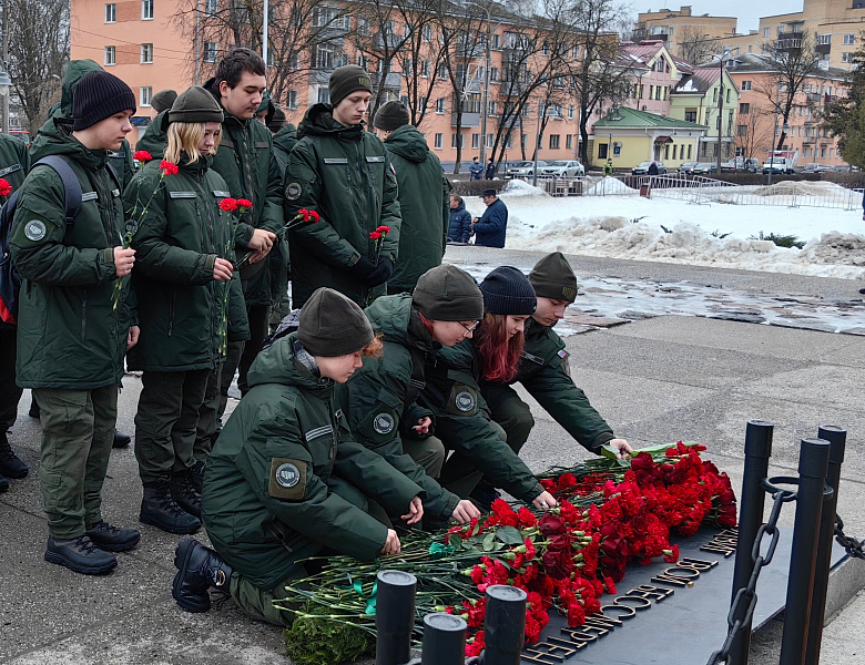 Оказали помощь ветеранам в важный день...