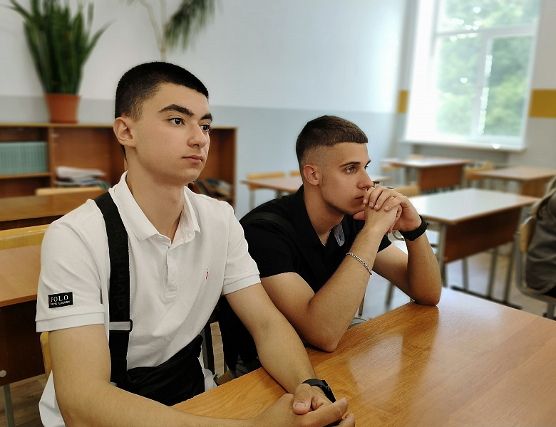 Без пяти минут специалисты