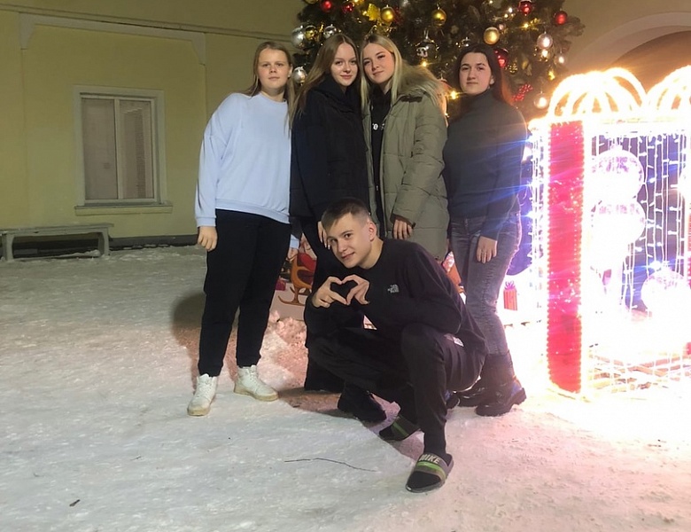 Отправились в ВДЦ "Смена"