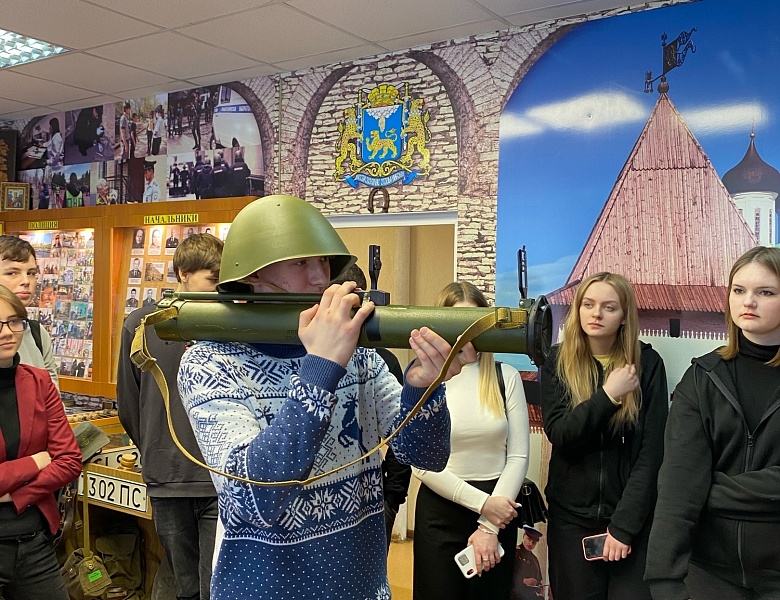 Экскурсия в Комнату истории псковской полиции