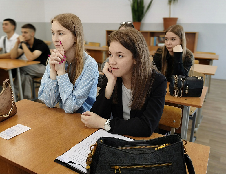 Без пяти минут специалисты