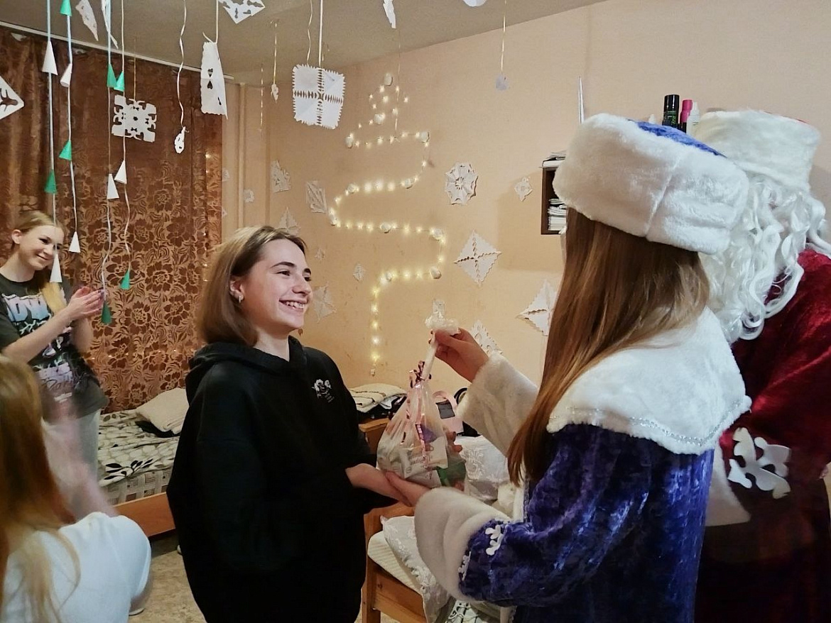 Атмосферу праздника в общежитии ПКТ