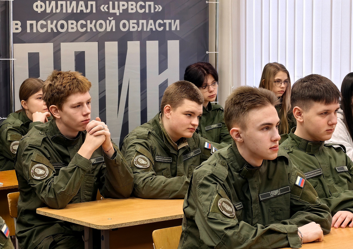Третий поток первокурсников обучился в центре "Воин"