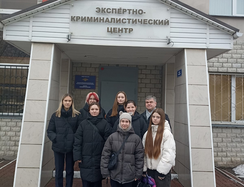 Познакомились с работой криминалистов