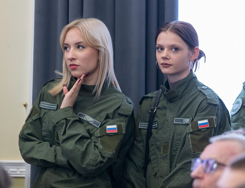 "Сохраняй высокие идеалы чести и милосердия"