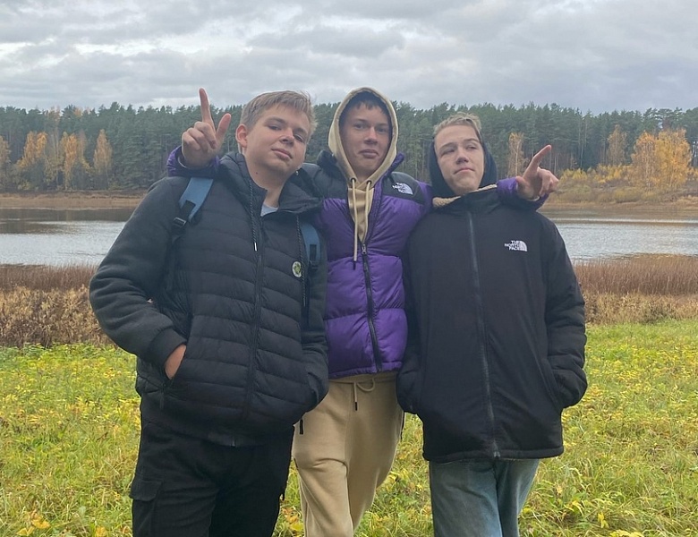 "Под вашу сень, Михайловское рощи... "